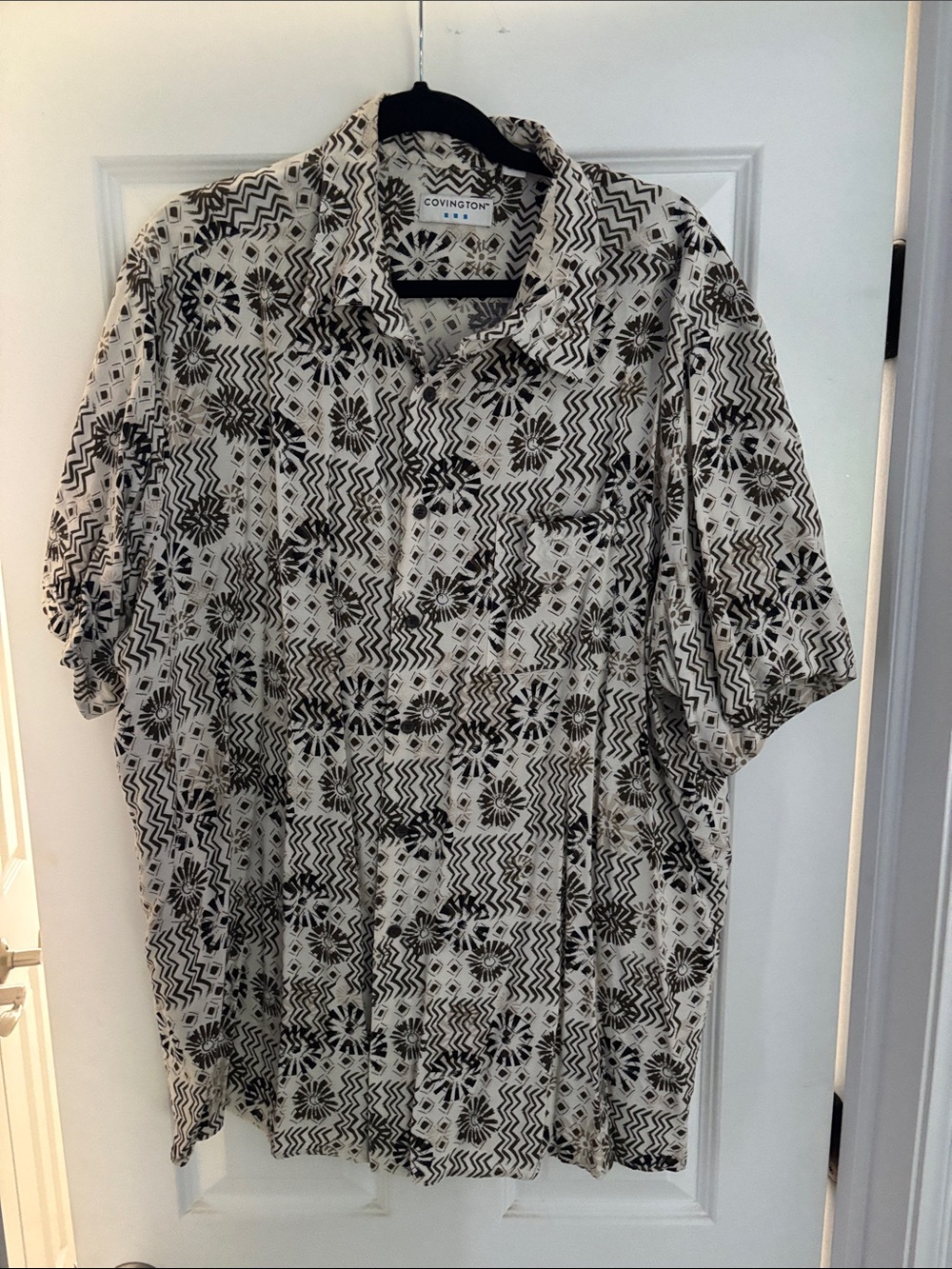 Covington Short-Sleeve Button-Up Shirt in Black and Cream Floral Geo Print